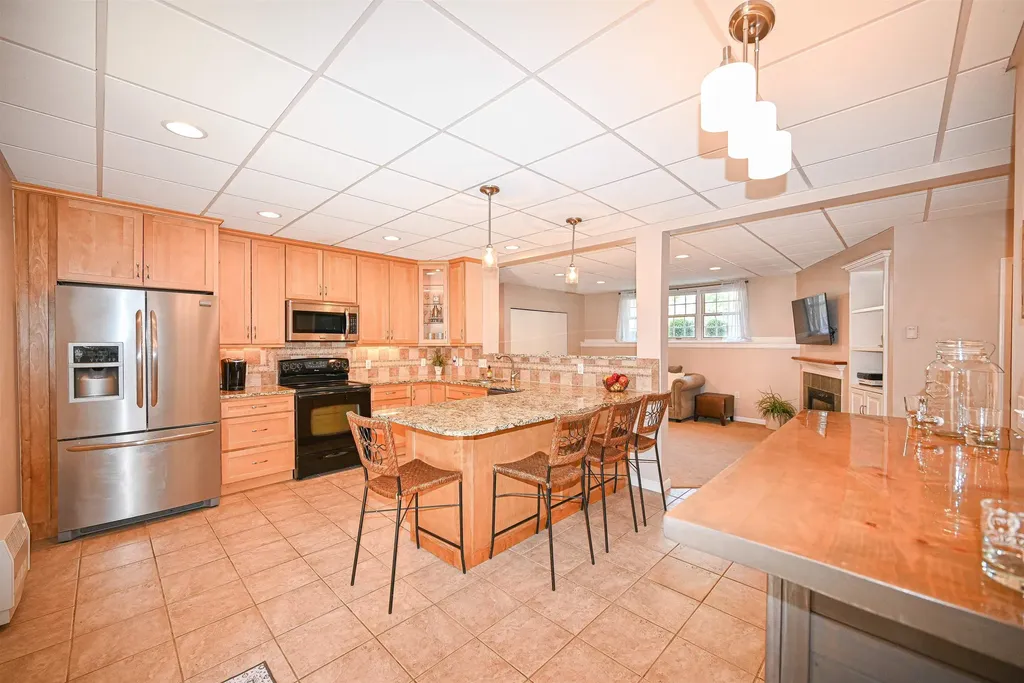 26 Green Meadow Lane Bedford NH 03110