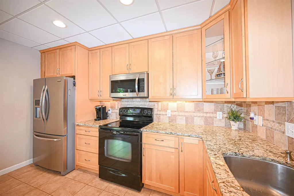 26 Green Meadow Lane Bedford NH 03110