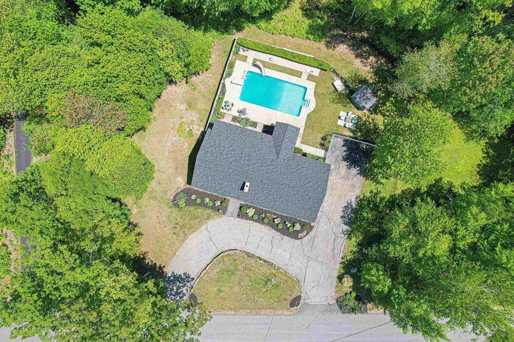 26 Green Meadow Lane Bedford NH 03110