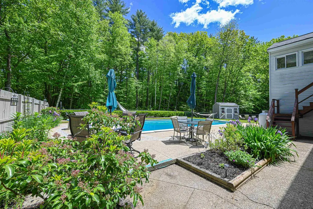 26 Green Meadow Lane Bedford NH 03110