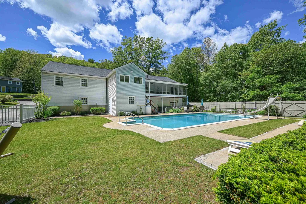 26 Green Meadow Lane Bedford NH 03110