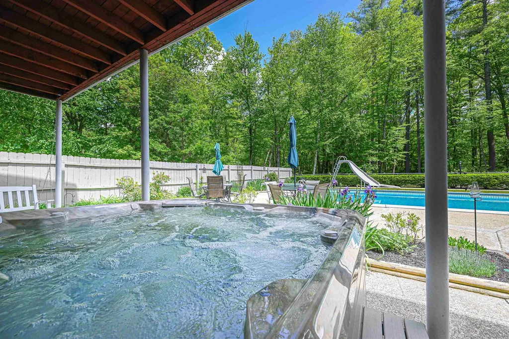 26 Green Meadow Lane Bedford NH 03110