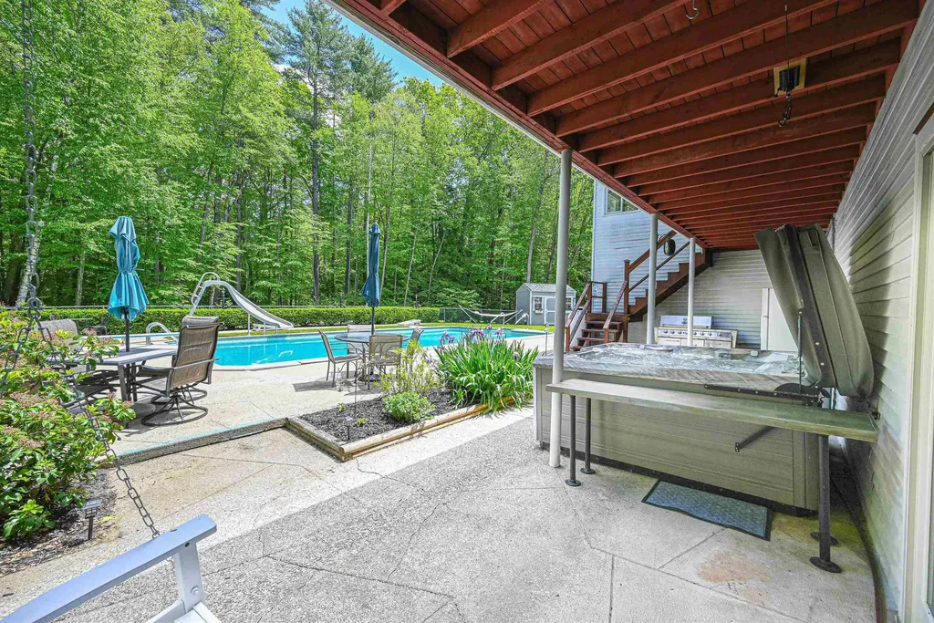 26 Green Meadow Lane Bedford NH 03110