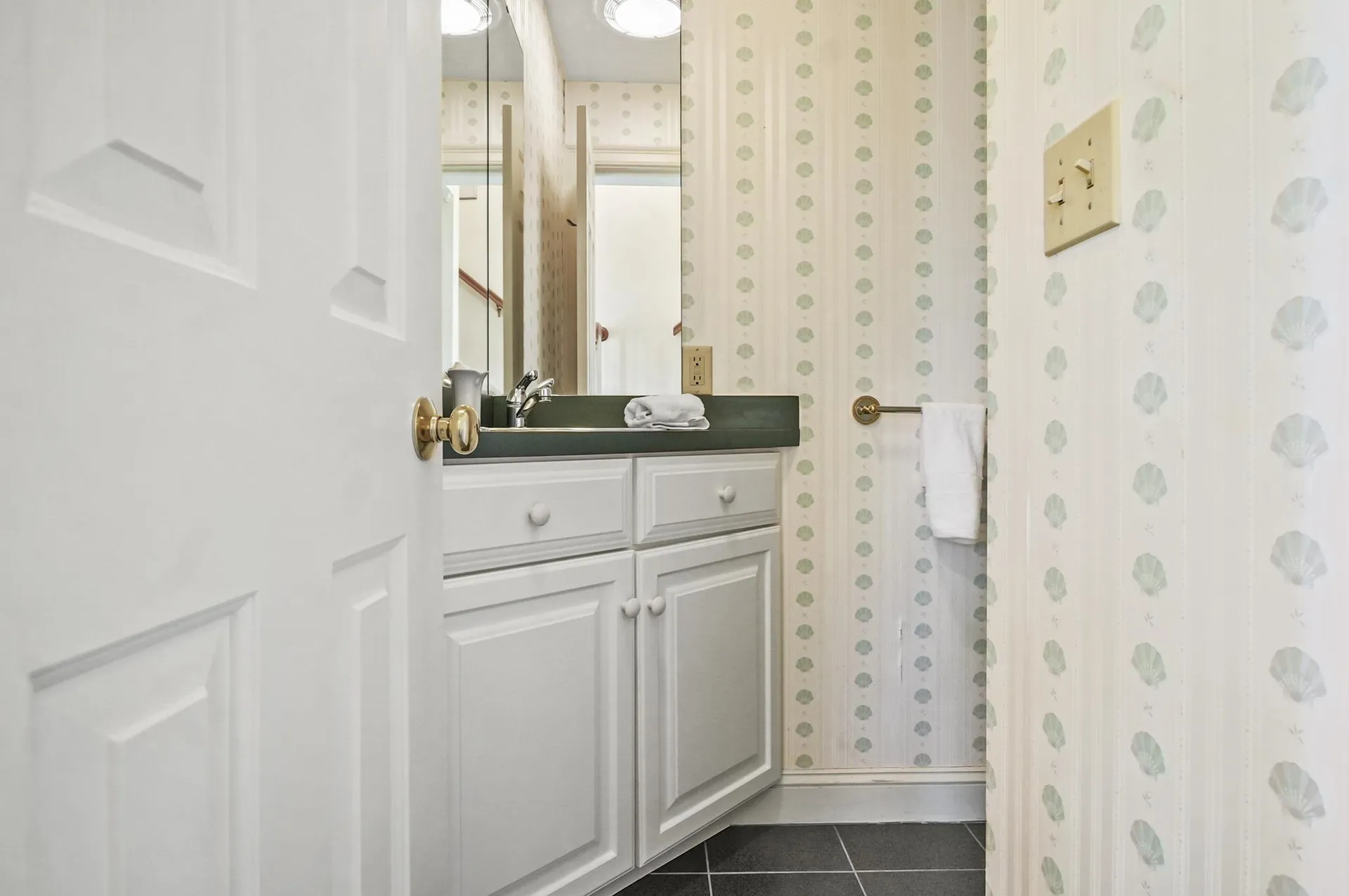 5 Random Road Rye NH 03870