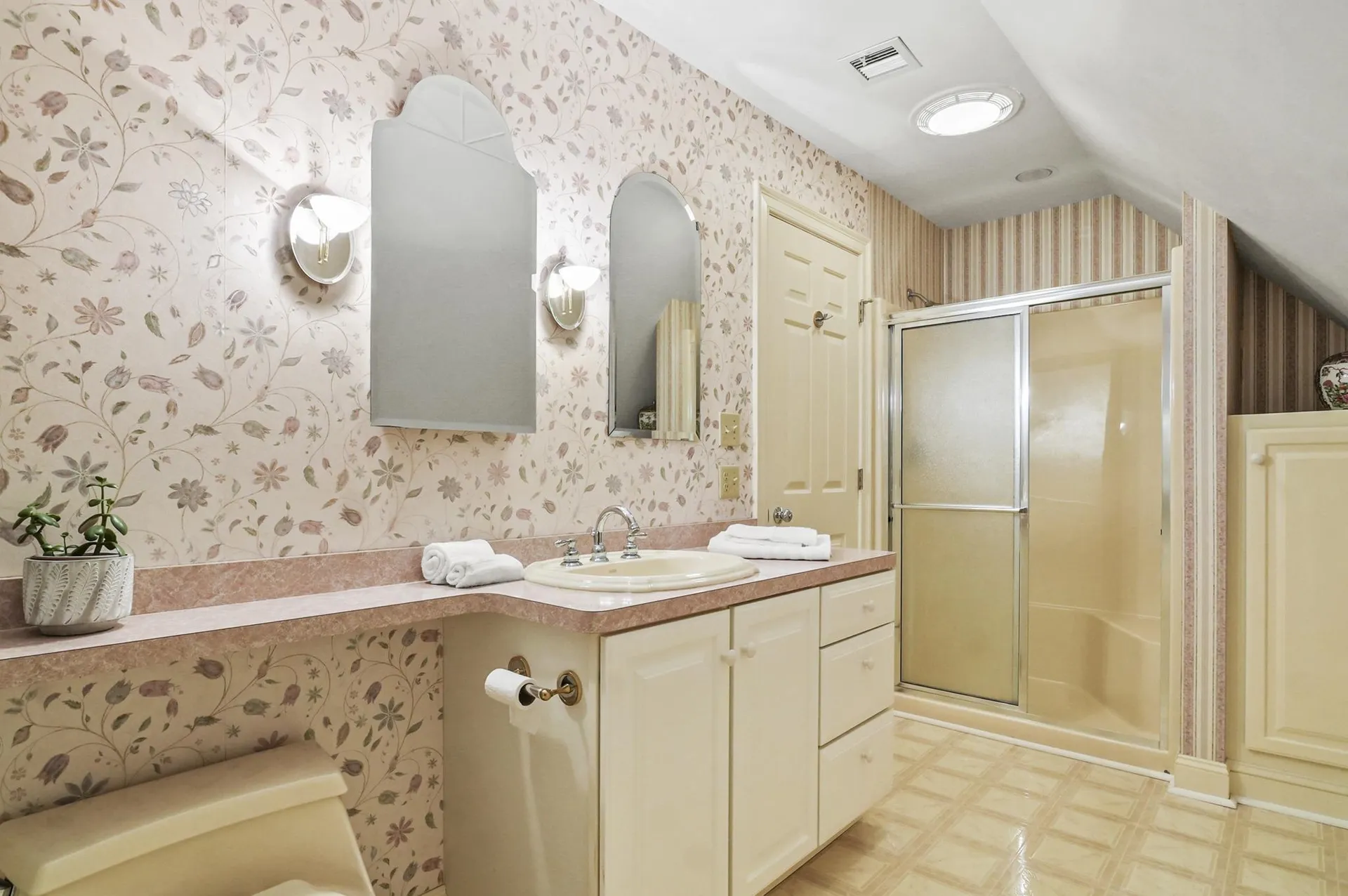 5 Random Road Rye NH 03870