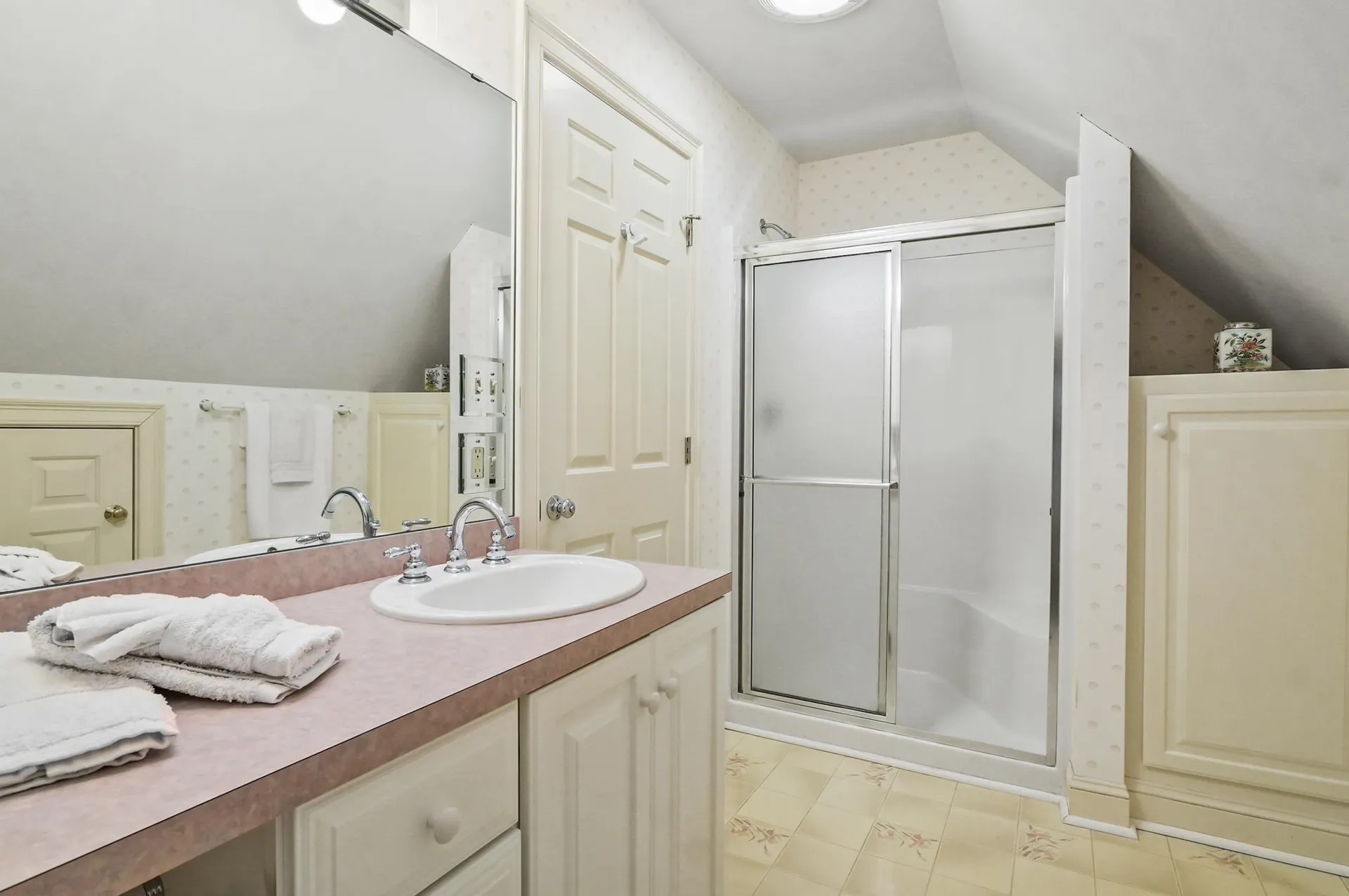 5 Random Road Rye NH 03870