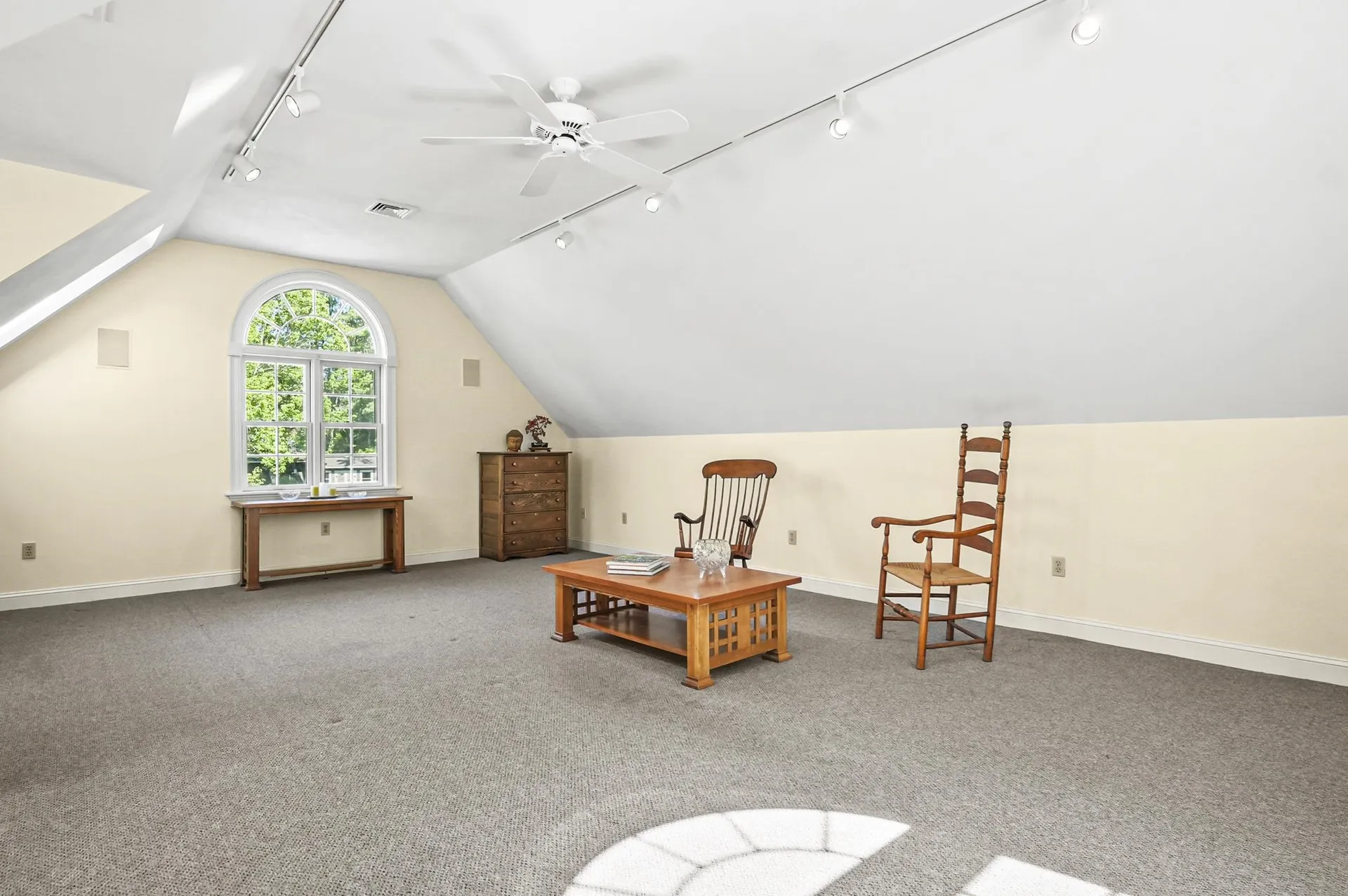 5 Random Road Rye NH 03870