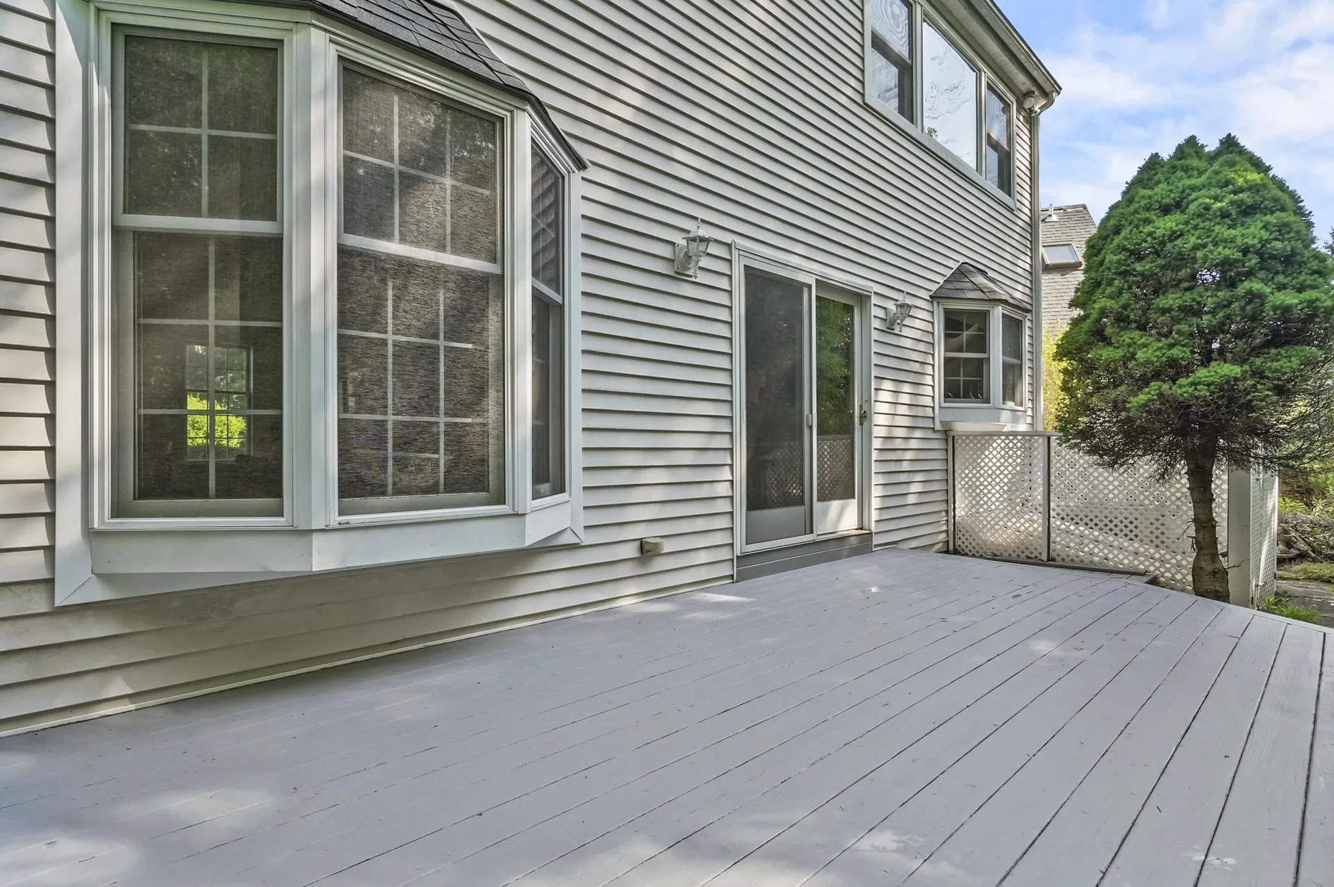 5 Random Road Rye NH 03870