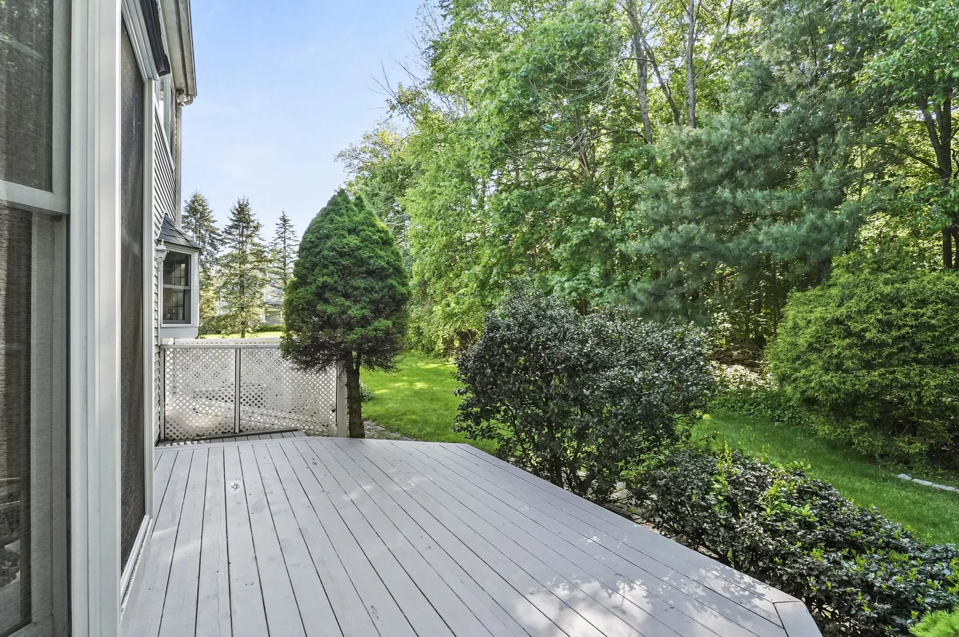 5 Random Road Rye NH 03870