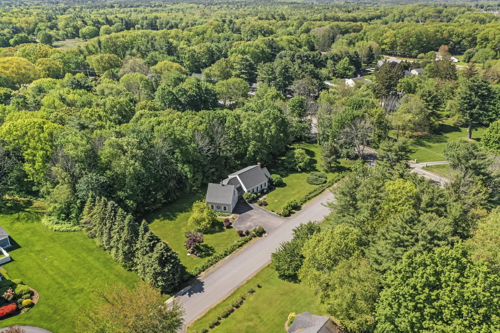 5 Random Road Rye NH 03870