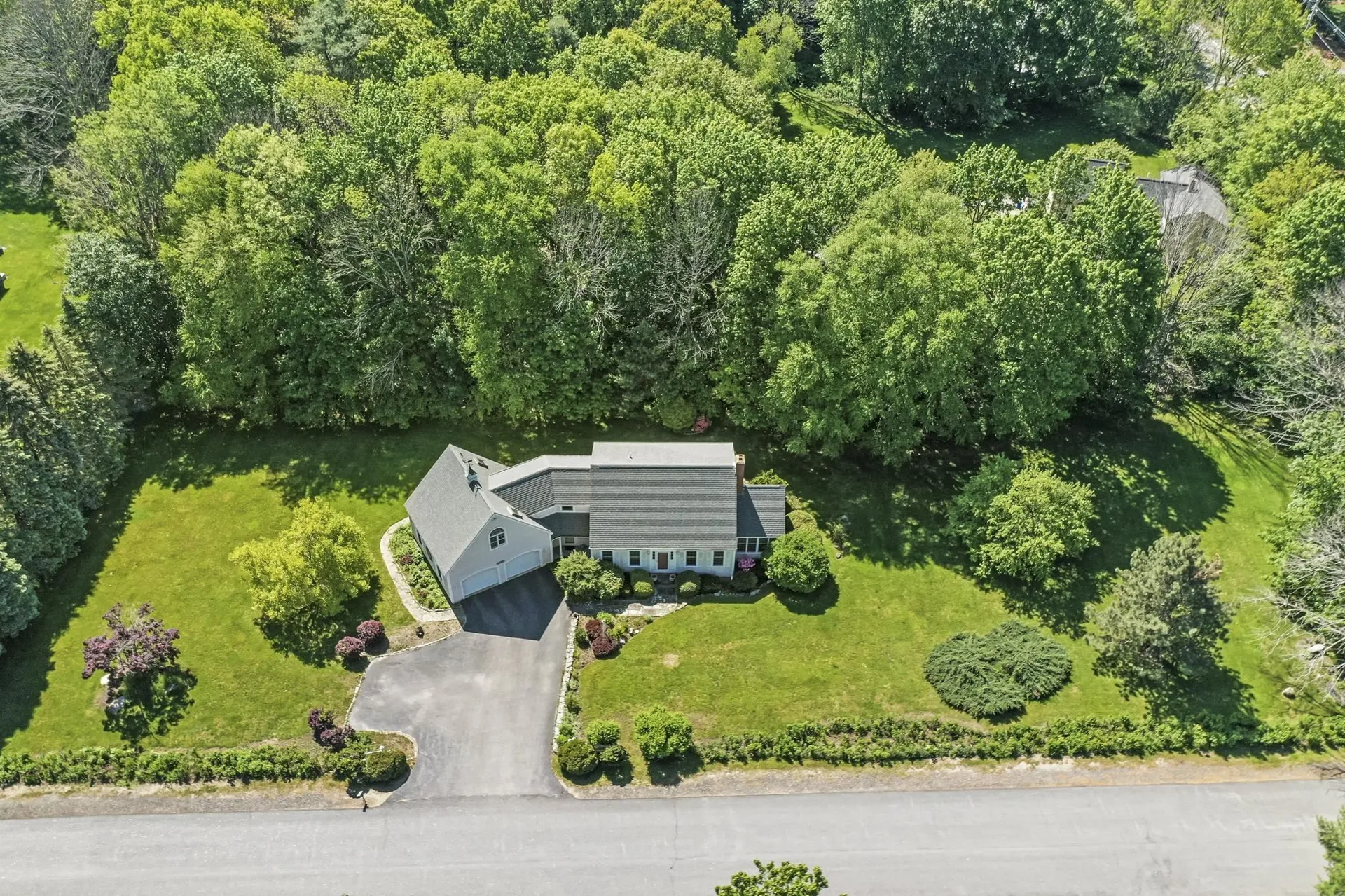 5 Random Road Rye NH 03870