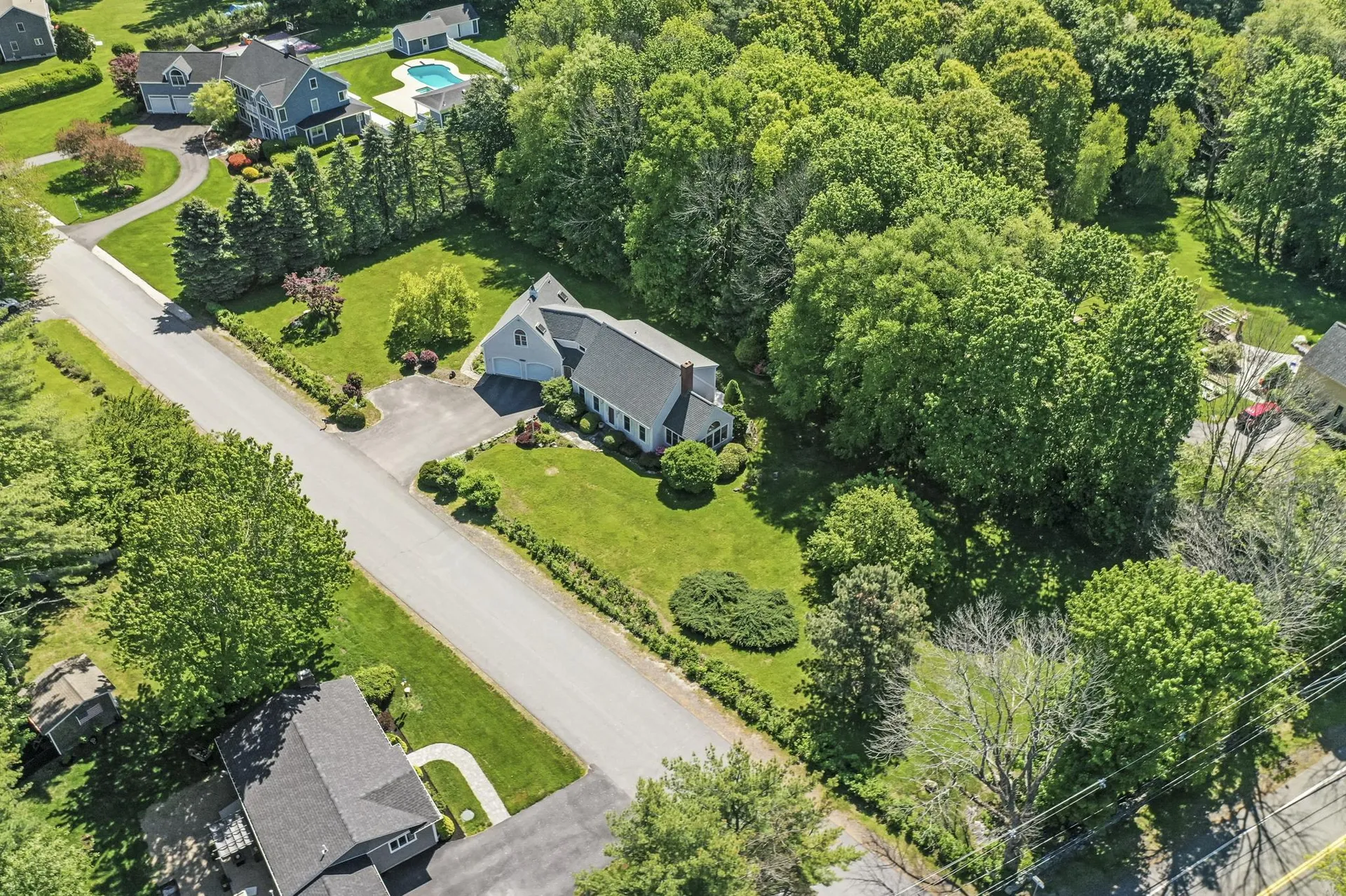 5 Random Road Rye NH 03870