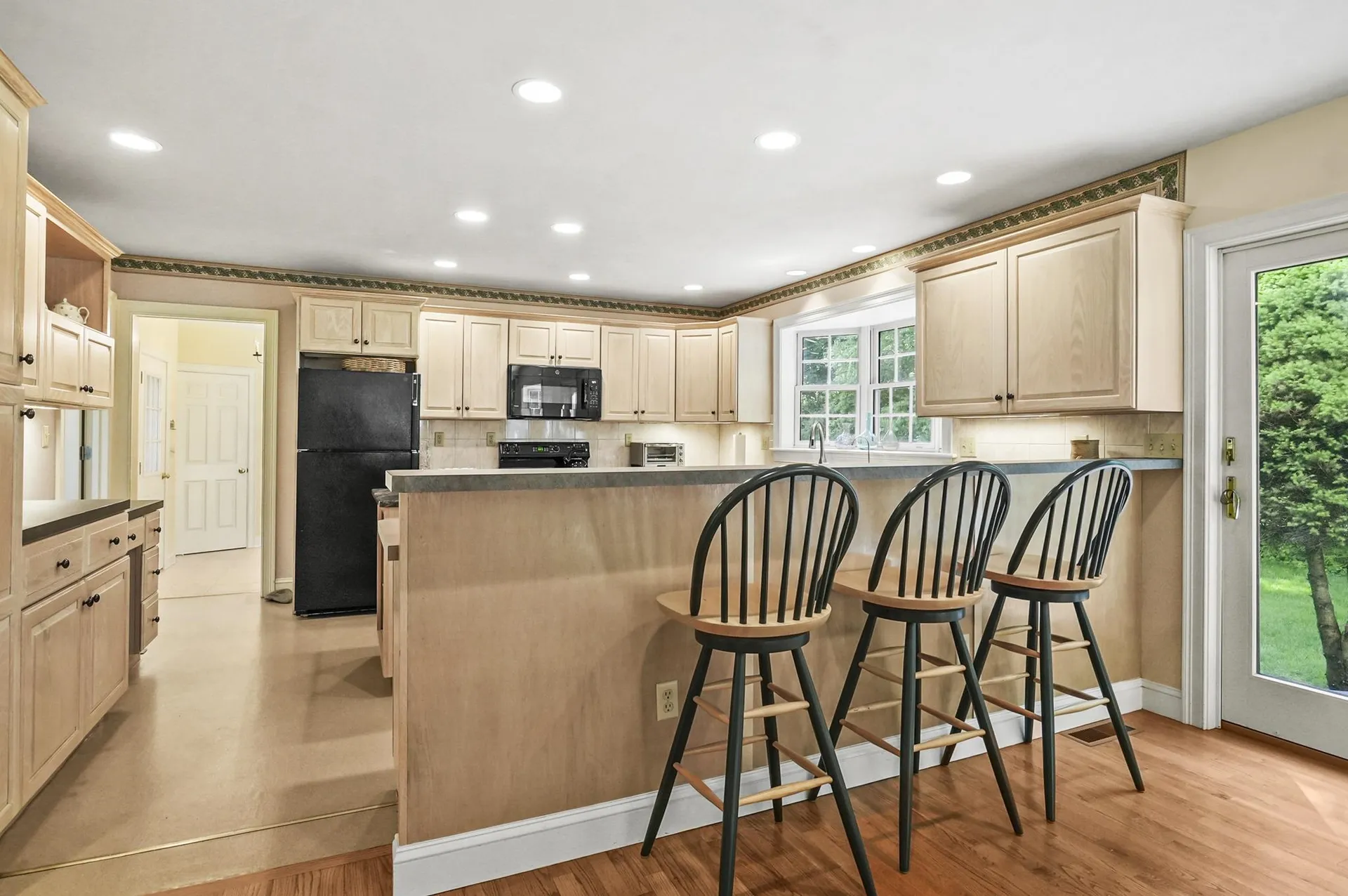 5 Random Road Rye NH 03870