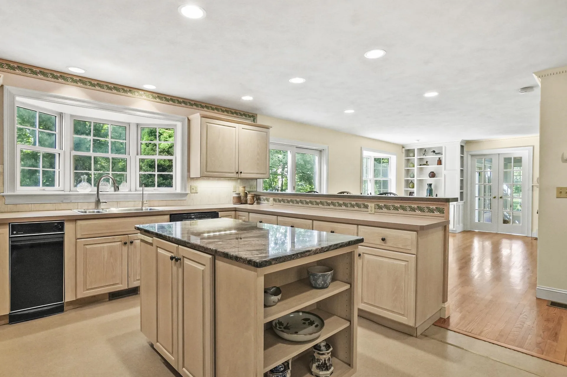 5 Random Road Rye NH 03870