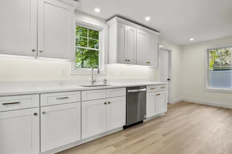 6 Elm Street Newton NH 03865