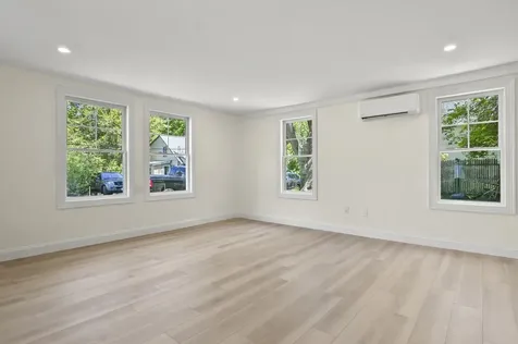 6 Elm Street Newton NH 03865