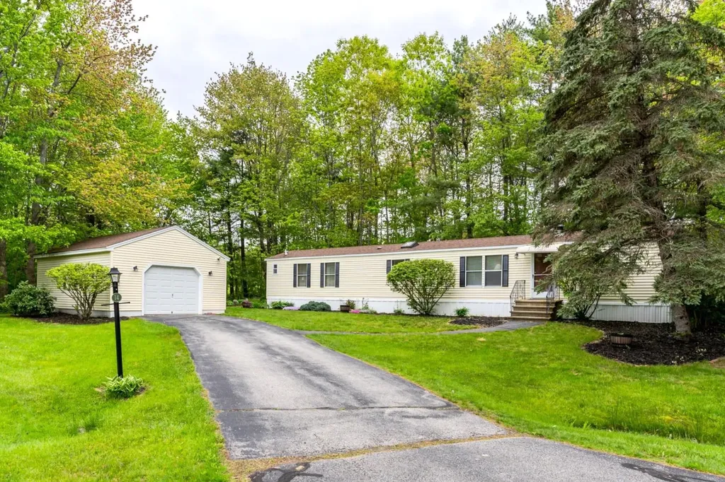 14 Burr Court Rochester NH 03868