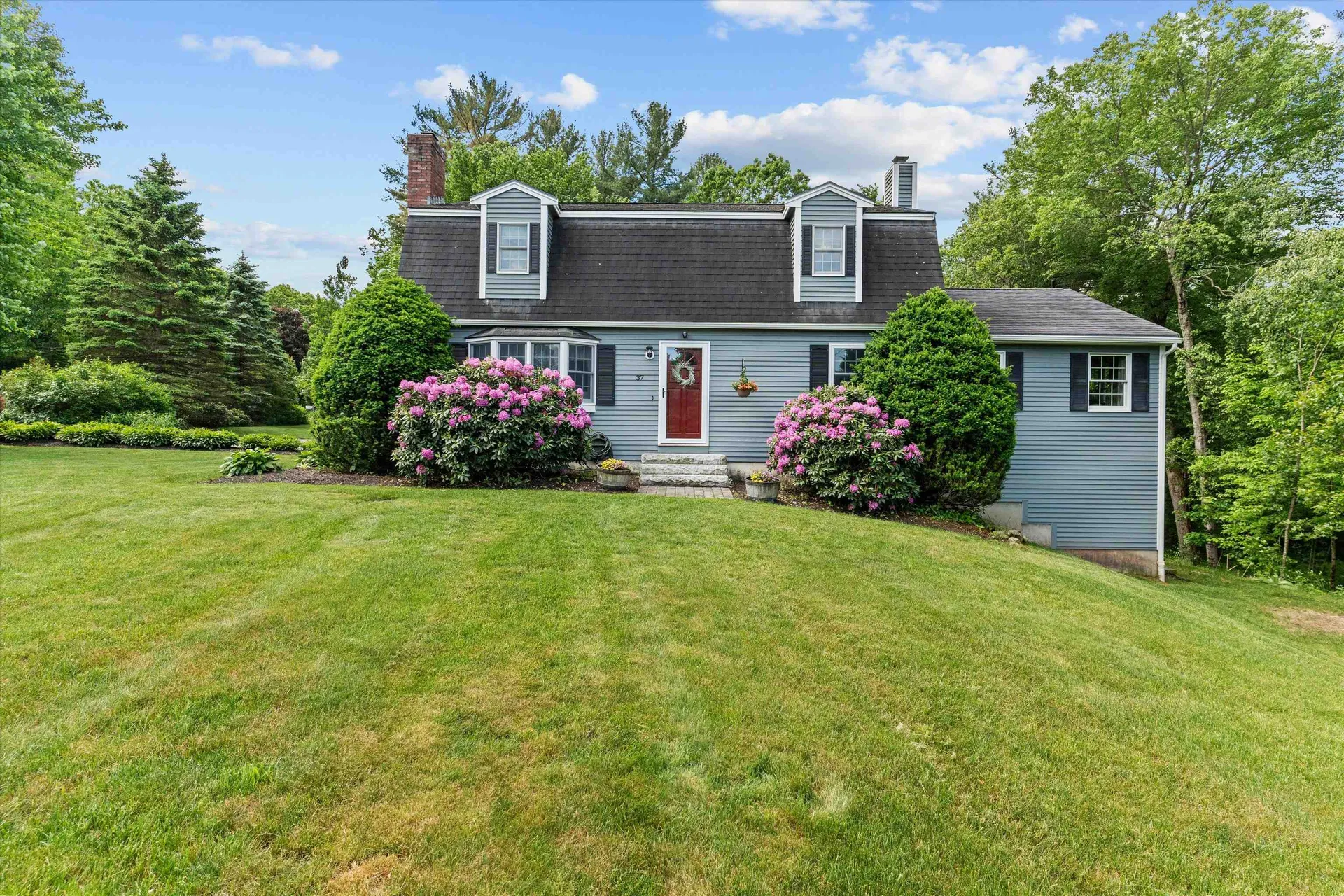 37 Forest Street Londonderry NH 03053