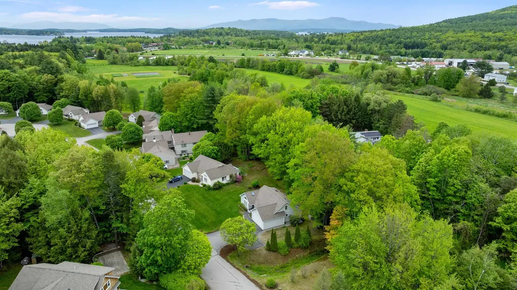 31 Henderson Road Gilford NH 03249