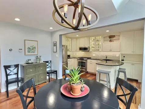 11 The Seasons New London NH 03257