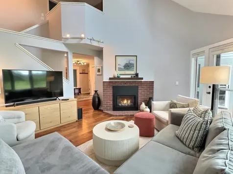 11 The Seasons New London NH 03257