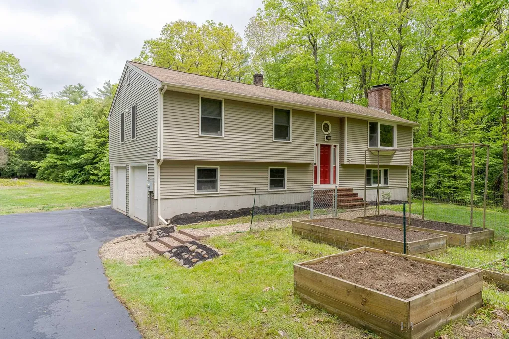 74 Parker Mountain Road Barrington NH 03825-6201