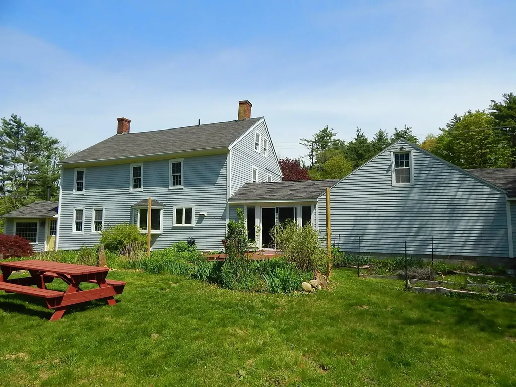 11 Nottingham Road Deerfield NH 03037