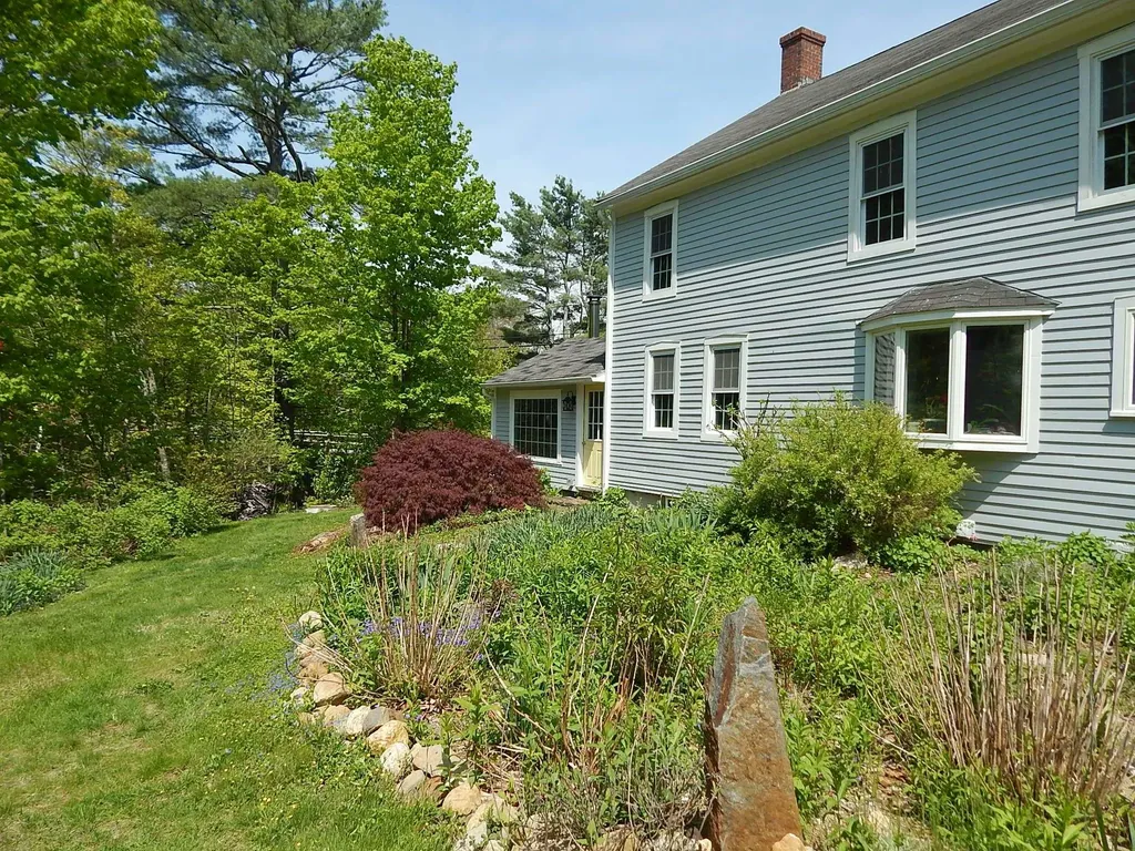 11 Nottingham Road Deerfield NH 03037