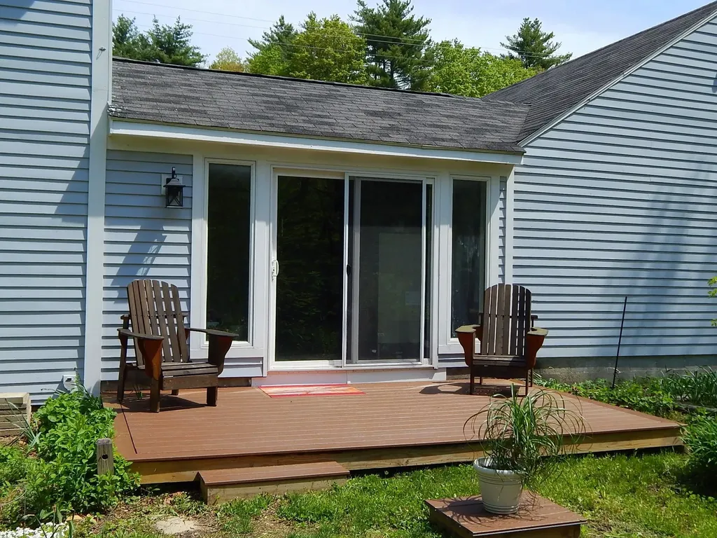 11 Nottingham Road Deerfield NH 03037