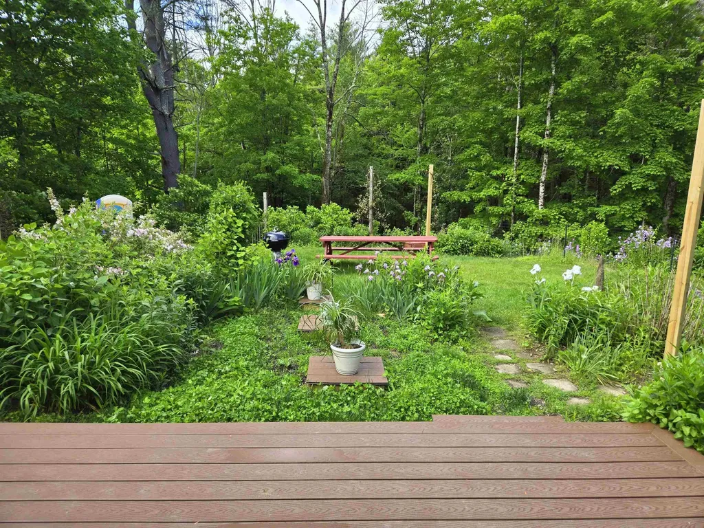 11 Nottingham Road Deerfield NH 03037