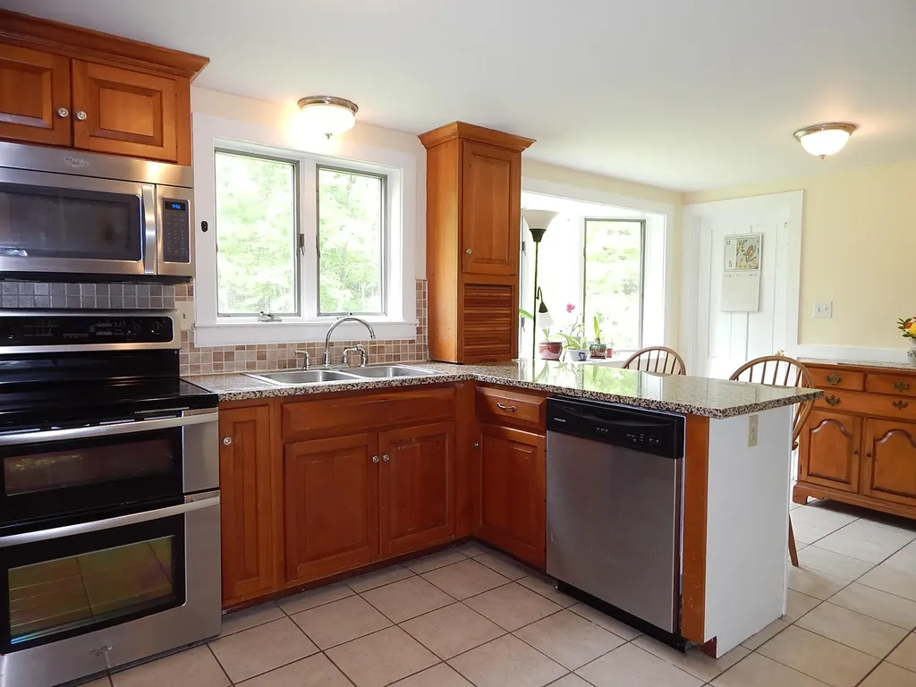 11 Nottingham Road Deerfield NH 03037