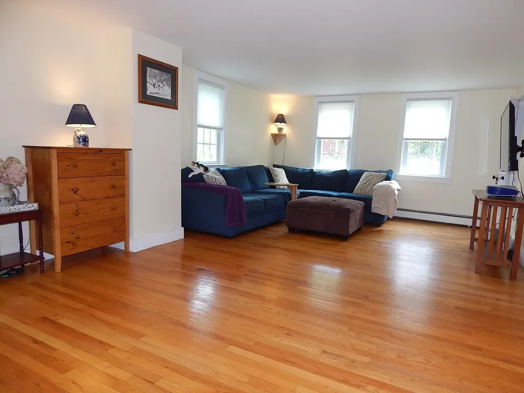 11 Nottingham Road Deerfield NH 03037