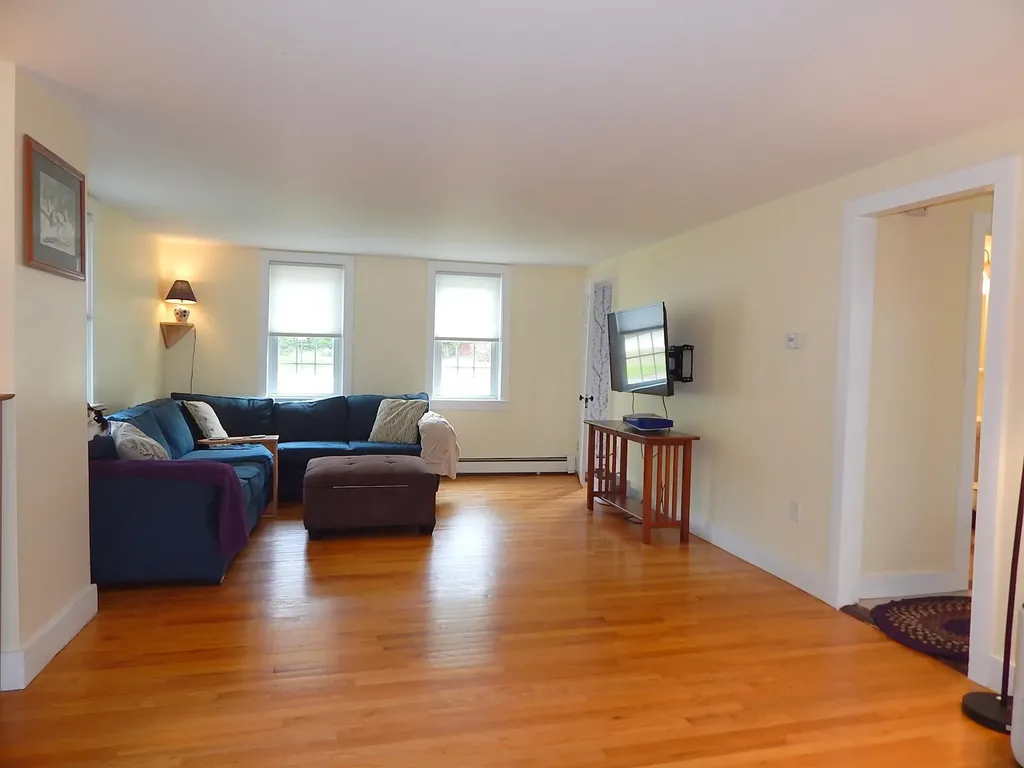 11 Nottingham Road Deerfield NH 03037