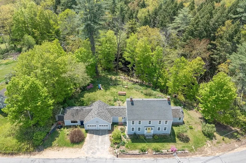 11 Nottingham Road Deerfield NH 03037