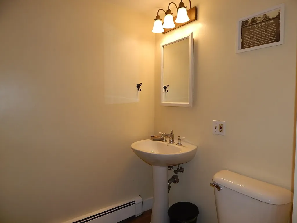 11 Nottingham Road Deerfield NH 03037
