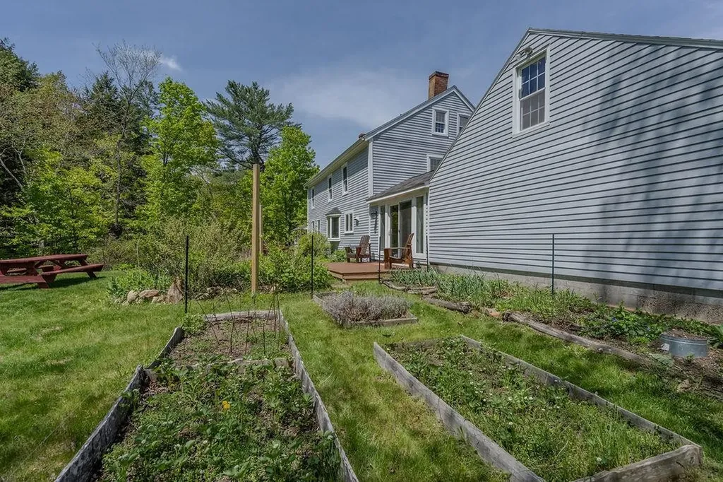 11 Nottingham Road Deerfield NH 03037