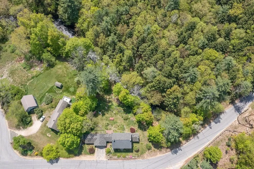 11 Nottingham Road Deerfield NH 03037