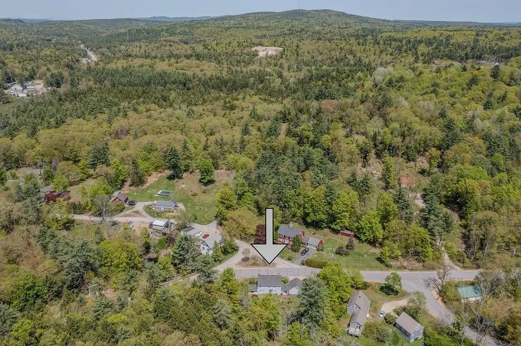 11 Nottingham Road Deerfield NH 03037