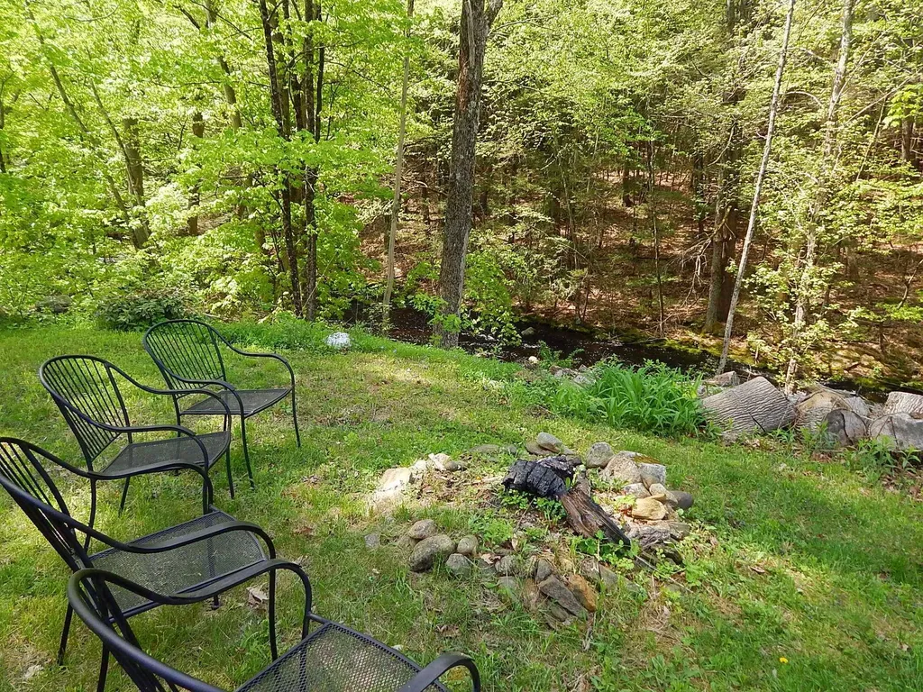 11 Nottingham Road Deerfield NH 03037