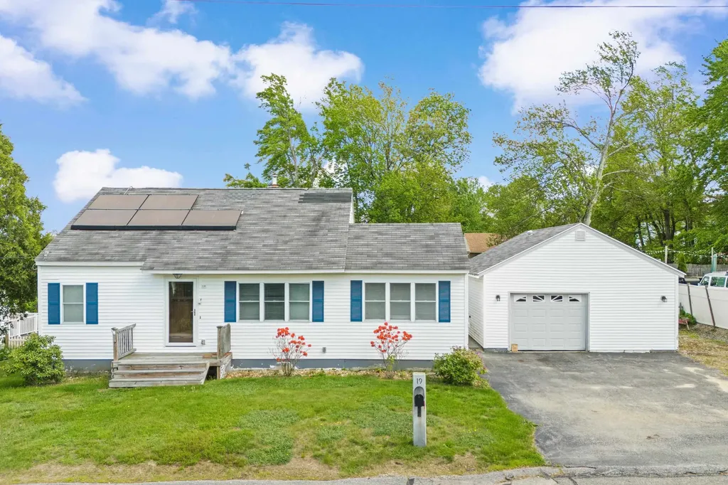 19 Libbey Street Goffstown NH 03045
