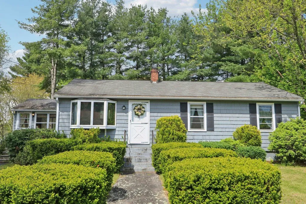 41 Maclarnon Road Salem NH 03079