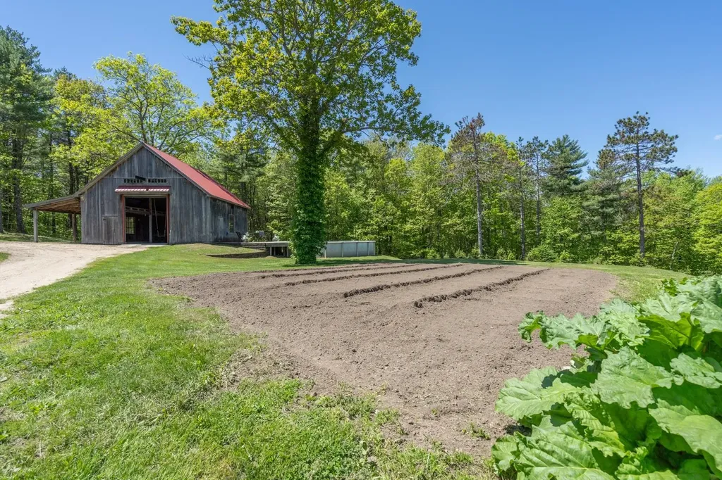 552 Parker Mountain Road Strafford NH 03884