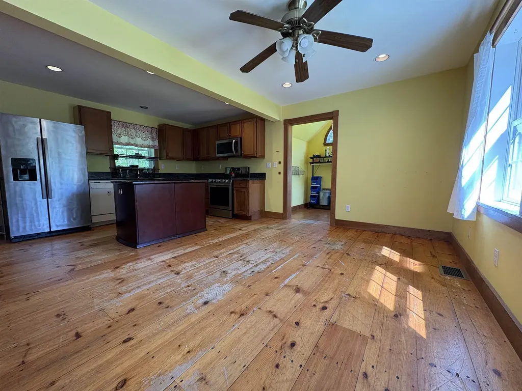 10 Youngs Road East Haven VT 05837