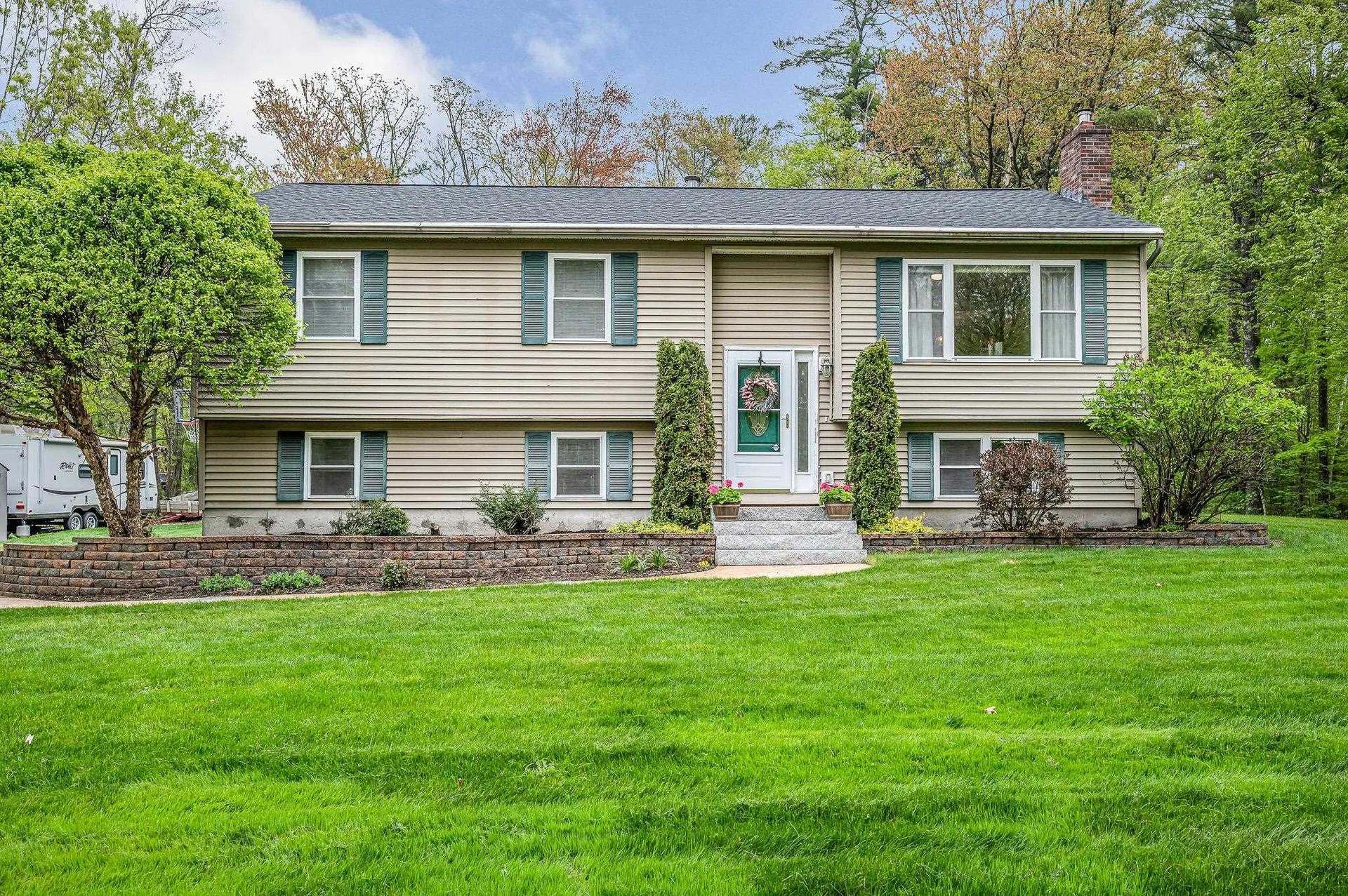 28 Hardy Road Londonderry NH 03053