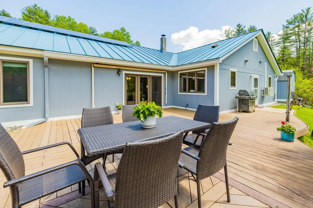 16 Hetzel Road Lebanon NH 03766