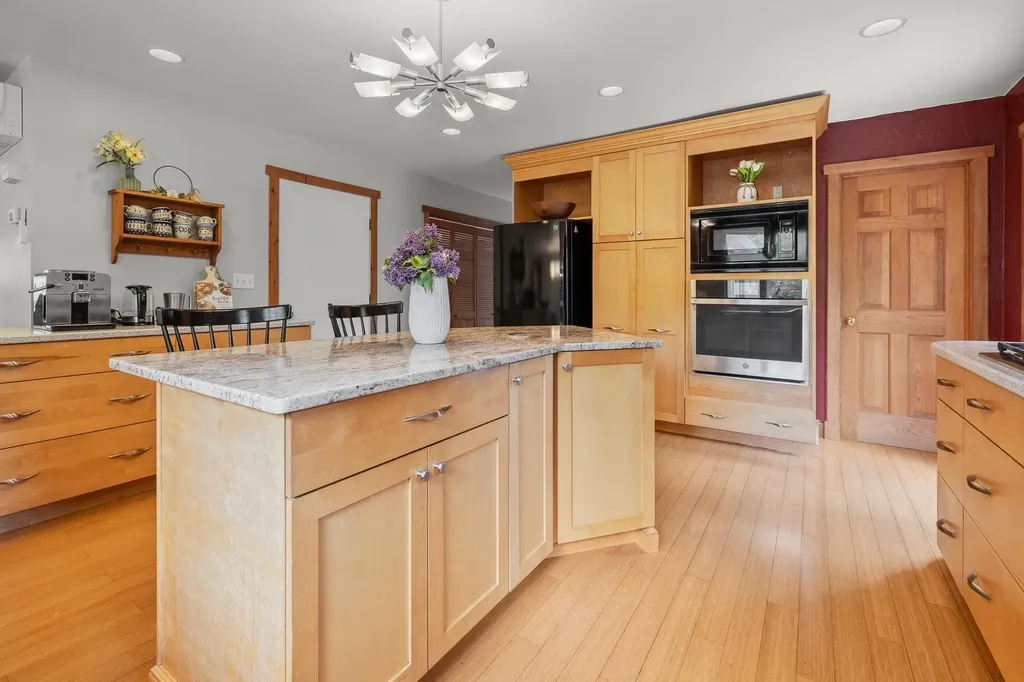 16 Hetzel Road Lebanon NH 03766