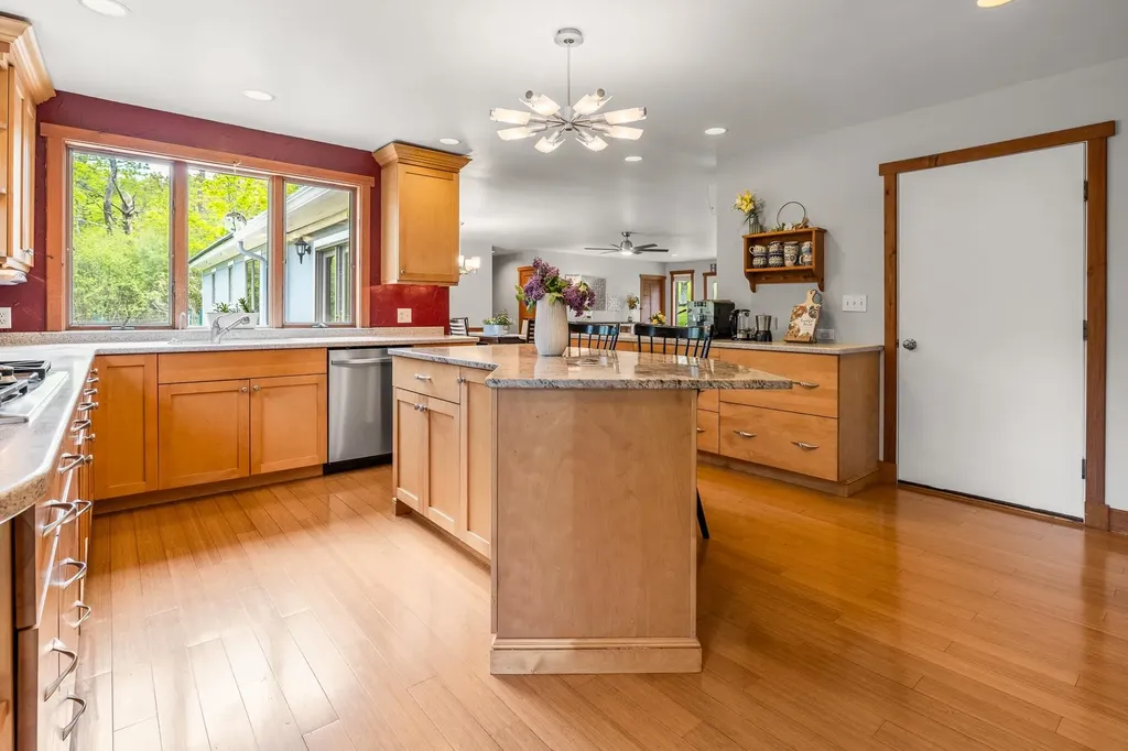 16 Hetzel Road Lebanon NH 03766