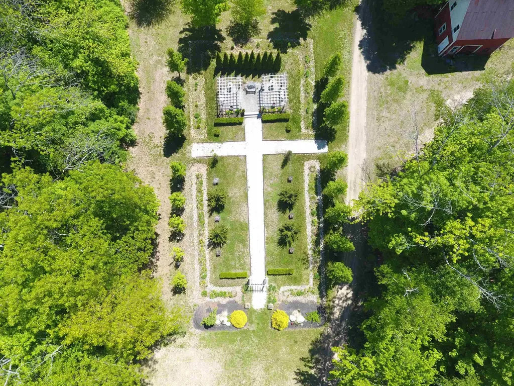 3537 White Mount Highway Conway NH 03860