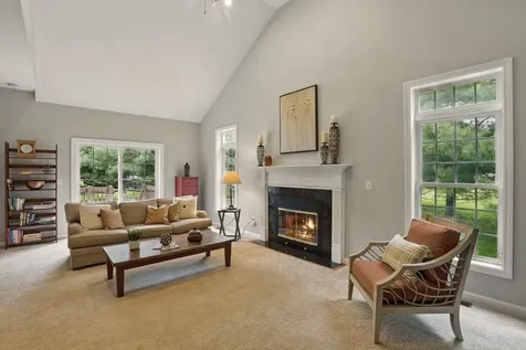 9 Swenson Road Bedford NH 03110