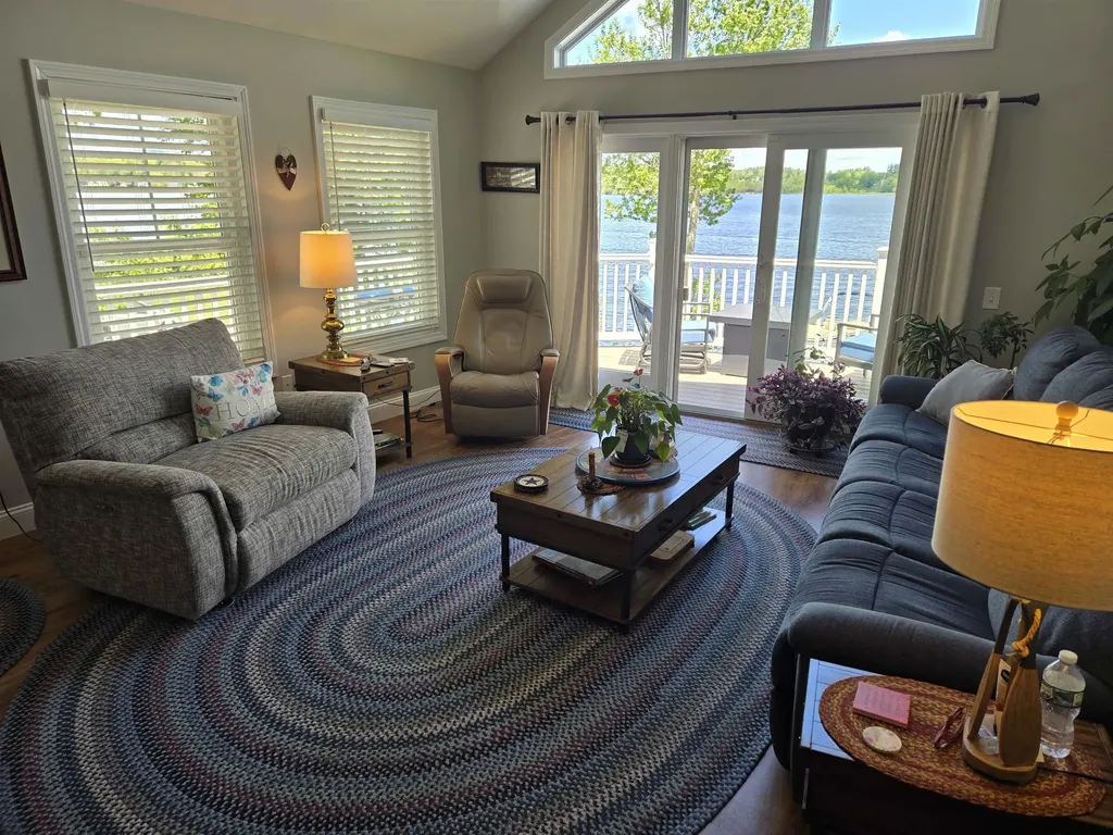 53 Baker Avenue Northwood NH 03261